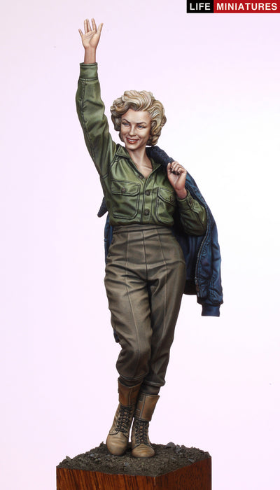 Marilyn Monroe in Korea for her USO tour 1954 (1/35 scale)