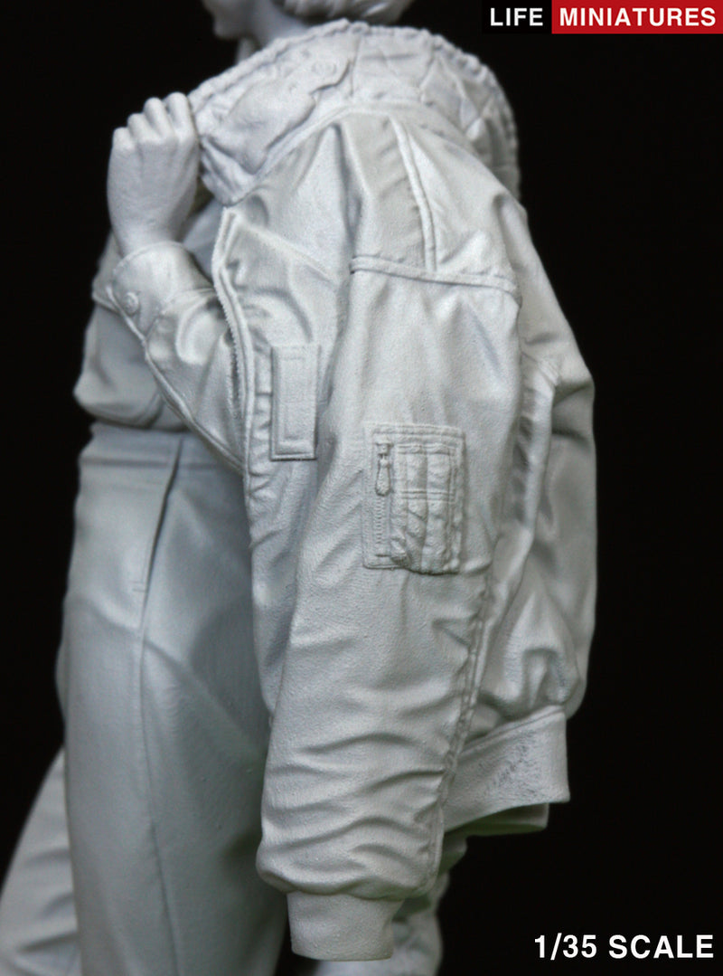 Marilyn Monroe in Korea for her USO tour 1954 (1/35 scale)