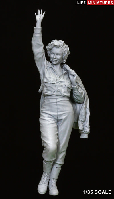 Marilyn Monroe in Korea for her USO tour 1954 (1/35 scale)