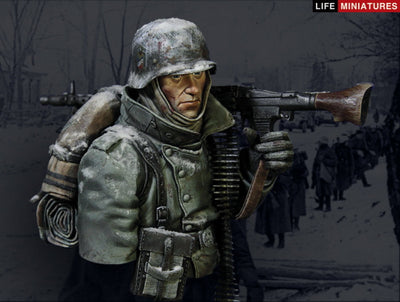 Confronted with "General Winter", WW2 German MG34 Gunner, 1941