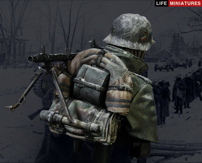 Confronted with "General Winter", WW2 German MG34 Gunner, 1941